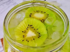 酒香浓郁，浓郁健康，无添加的果酒。