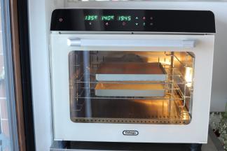 放入预热好的高比克80S烤箱内，140度15分钟，再转150度5-7分钟。