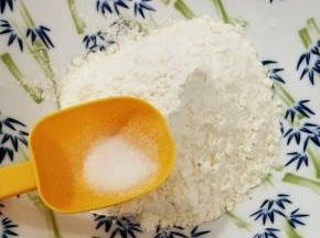 面粉加入盐