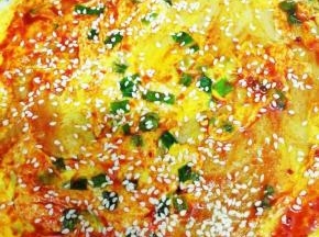 然后在撒上白芝麻煎熟即可取出来