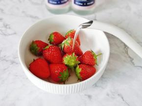 加清水浸泡一下。