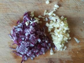洋葱和大蒜切碎