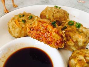 吃的时候，可以调个红油，蘸着吃