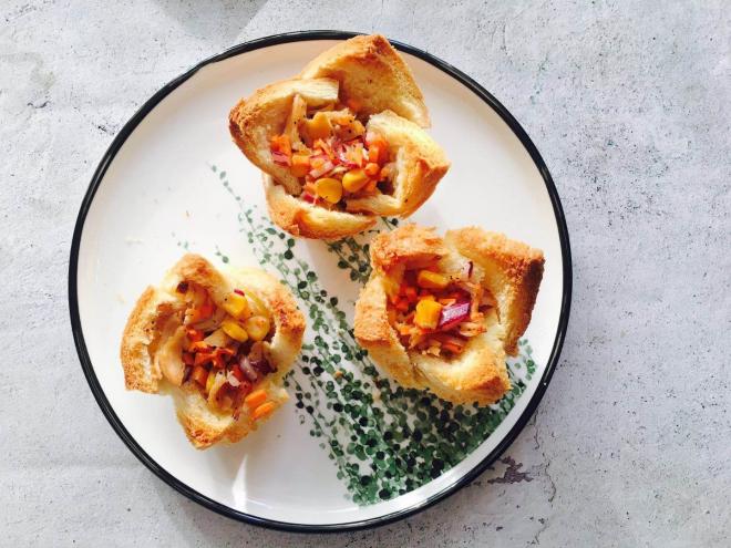 鸡肉杂蔬吐司杯