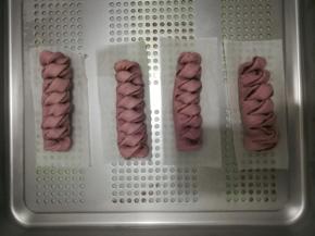 做好的紫薯豆沙卷，室温发酵