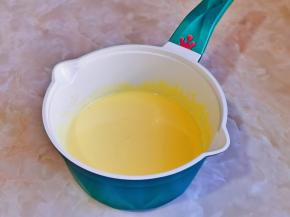 蛋黄与奶酪完全融合即可。