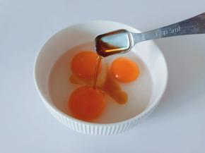 加上料酒一勺。