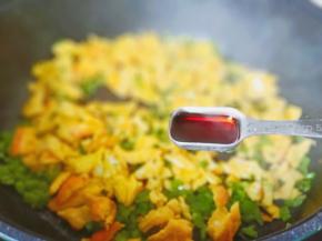 加一勺生抽，一点盐。