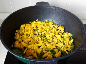 大火快速翻炒均匀即可出锅。