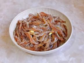 用筷子搅拌均匀，腌制30分钟。