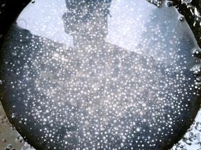 西米煮至剩余一点点白心时关火盖上锅盖焖三分钟