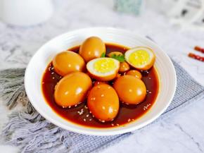 用牛肉汤汁卤的鸡蛋香味特别浓。