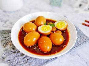 用牛肉汤汁卤的鸡蛋香味特别浓。