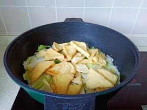 加入煎好的豆腐块。