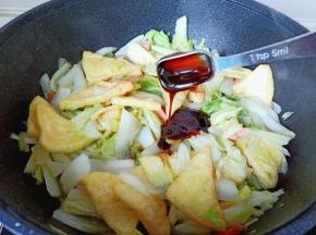 再加蚝油一勺，盐一勺。