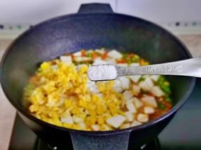 按个人口味加入盐。