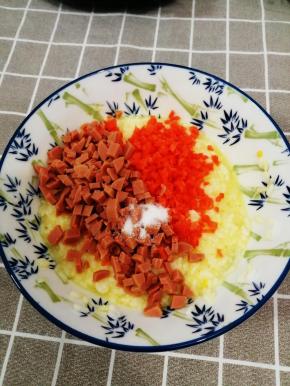 再加入盐搅拌均匀