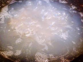 煮至约18-20分钟左右宽粉熟透而不软烂即可出锅