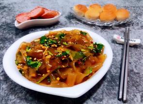 宽粉是我们家非常喜欢吃的美味佳肴