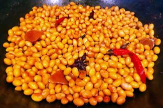 煮至汤汁快收干时盖上锅盖焖十分钟即可出锅享用