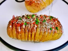 再撒上白芝麻，孜然粒，葱花。