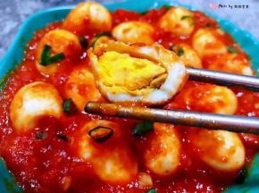 鹌鹑蛋入口香浓混搭番茄汁酸酸甜甜的口感让人回味无穷