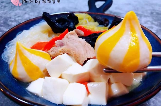 猪肉白菜海胆丸豆腐粉丝汤