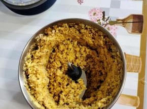 生姜洗净，用料理机打碎！