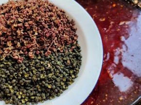 加入1斤青红花椒！喜欢吃麻味的话可以再多加一点！