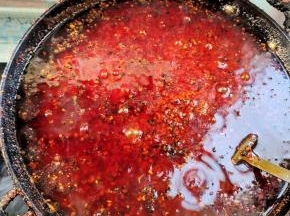 小火慢熬30分钟，记得边熬边搅拌哦！不要让锅底糊了！