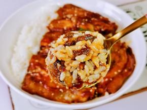 一口一勺给肉都不换。