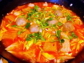 最后放入盐和味精调味均匀再撒上香菜即可出锅享用