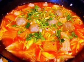 最后放入盐和味精调味均匀再撒上香菜即可出锅享用