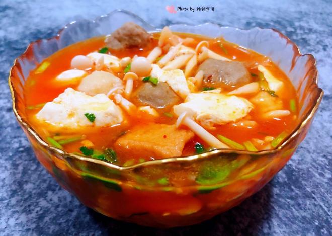白玉菇辣白菜豆腐丸子汤
