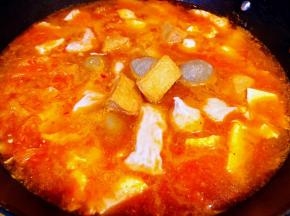 放入各种小丸子一起煮