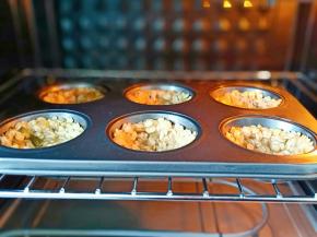 模具入烤箱中层，上下150度烤20分钟（烤箱温度及时间仅供参考，具体根据自家烤箱性温度来定）