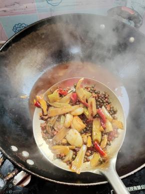 开锅后，煮2分钟，捞出料渣！