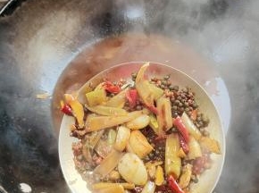 开锅后，煮2分钟，捞出料渣！