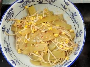 捞出放在碗底当垫子！