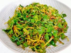 香香辣辣的凉拌香菜就做好了。