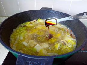 煮到汤汁入味，加入生抽。