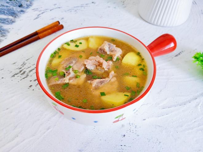 排骨土豆汤