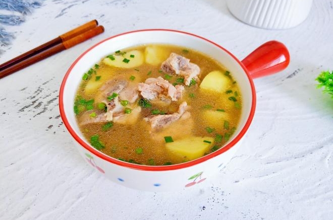 排骨土豆汤