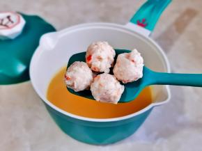 加入虾丸，玉米。