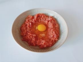 加入一个鸡蛋再次搅拌。