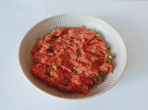 最后加芝麻油葱花拌匀。