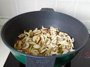 大约爆炒一分钟左右。