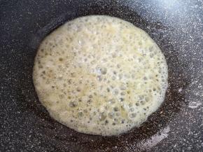 继续小火熬至冒泡。