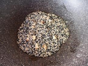搅拌均匀关火。