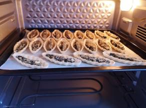 送入预热好的烤箱。